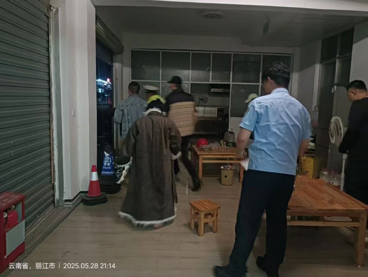 女子跳江輕生，麗江警民聯(lián)手生死救援！