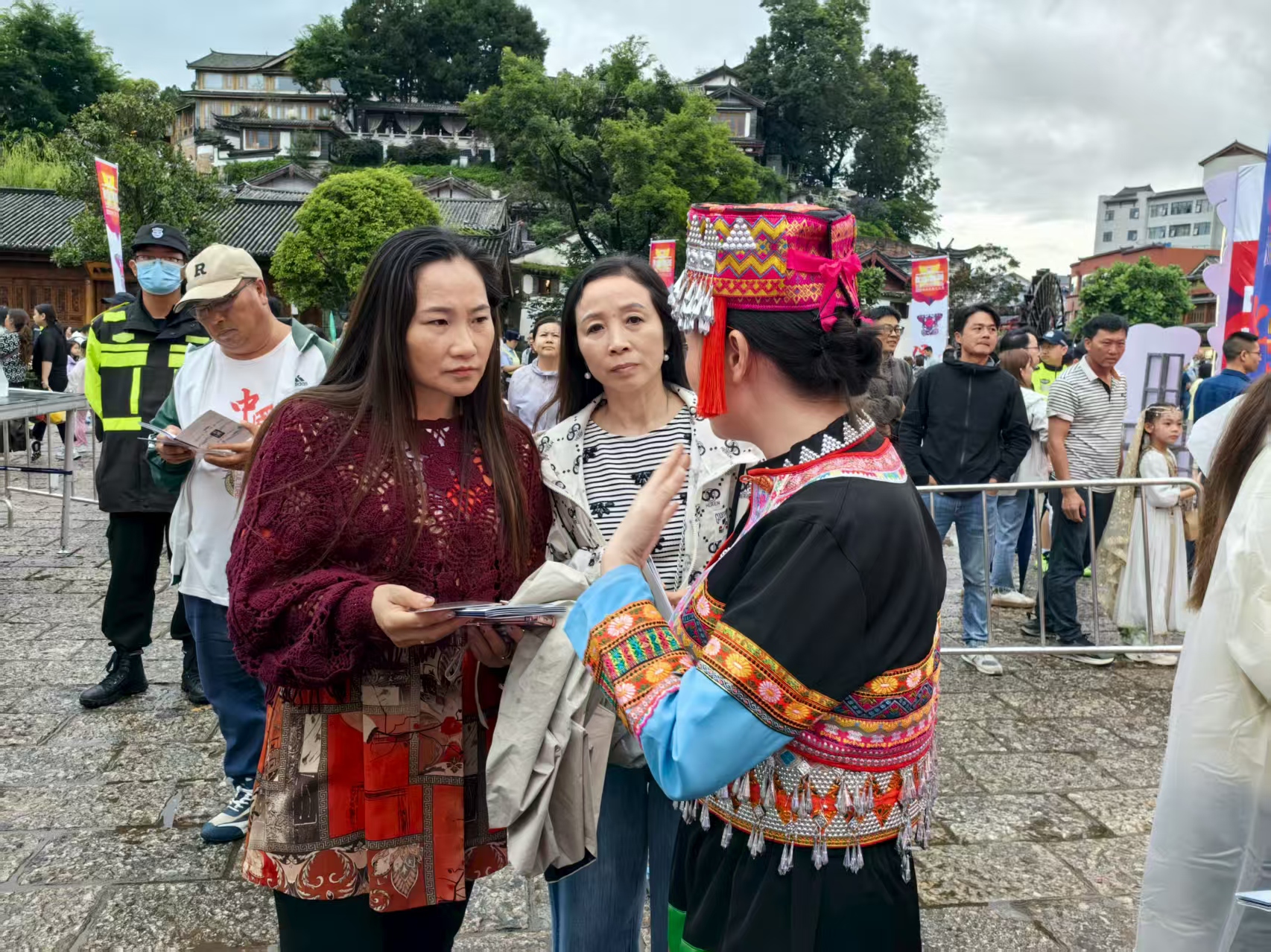 麗江古城玉河廣場上演“和和美美”文化盛宴 多州市文旅推介精彩紛呈