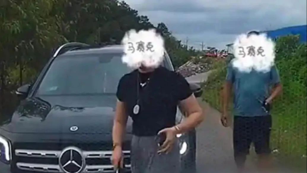 "亮證姐"事件：特權(quán)思維下的公權(quán)警鐘